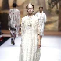 Fashion show koleksi spring/summer 2019 dari desainer Biyan Wanaatmadja di Ballroom Ritz Calton Pacific Place, Jakarta, Selasa [22/5/2018]. Foto: Mohammad Abduh/Wolipop