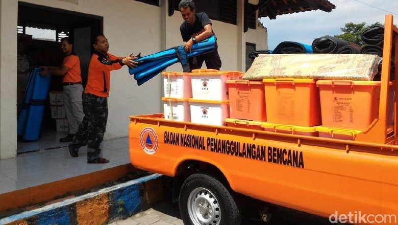 BPBD Jateng Kirim Logistik Pengungsi di Boyolali BPBD Jateng Kirim Logistik Pengungsi di Boyolali