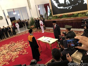 Di Depan Jokowi, Sunarto Ucapkan Sumpah Jabatan Wakil Ketua MA