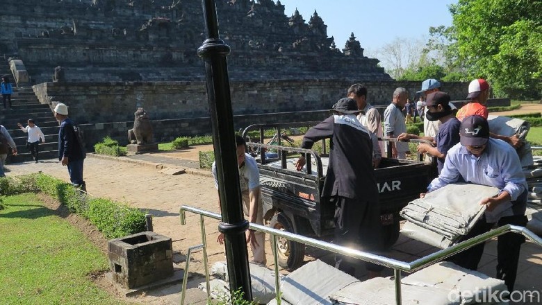 Abu Merapi Mengguyur Borobudur, Stupa Candi Belum Akan Ditutup Abu Merapi Mengguyur Borobudur, Stupa Candi Belum Akan Ditutup