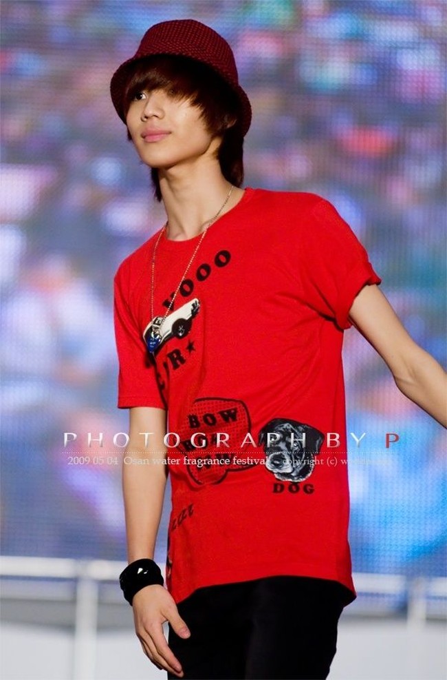 Pada 2012 berat tubuh Taemin SHINee hanya 53 kilogram. Lengannya terlihat sangat kecil dan wajahnya tirus. Saat Taemin menari, penggemar bisa melihat tulangnya dan menyebabkan mereka khawatir apakah idolanya ini sudah cukup makan dan tidur. Namun, sekarang Taemin terlihat lebih berisi dan berotot. Foto: Ist.