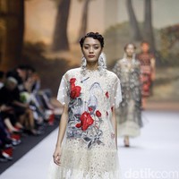 Fashion show koleksi spring/summer 2019 dari desainer Biyan Wanaatmadja di Ballroom Ritz Calton Pacific Place, Jakarta, Selasa [22/5/2018]. Foto: Mohammad Abduh/Wolipop