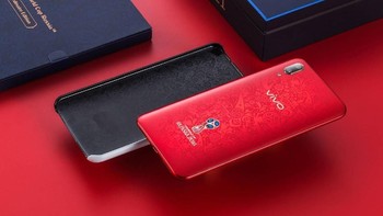 Vivo merancang khusus case ini agar tidak saja melindungi ponsel, tapi mampu menciptakan pengaruh warna yang kuat dan tekstur yang sangat nyaman saat digenggam. Foto: Sohu