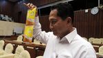 Ini Lho Penampakan Beras Sachet 200 Gram Bulog