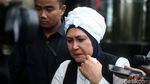 Diperiksa KPK, Ibunda Zumi Zola Menangis