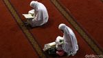 Menunggu Waktu Berbuka dengan Tadarus Alquran