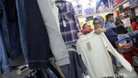 Melalui Jakarta Fair, Anies berharap usaha kecil yang membuka gerai bisa berkembang.