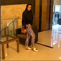 Celana garis-garis itu membuat Mulan dinyinyiri netizen.