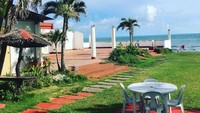 Selama di Roxas City, Maria menginap di Baia Norte Beach Club Hotel. Jatuh cinta dengan pantainya, Maria bikin caption dengan janji akan kembali ke sana. (maria.ozawa/Instagram)