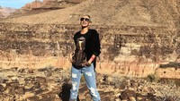 Dimanapun tempatnya, tetap gaya yang utama (Kimmyjayanti/Instagram)