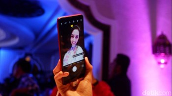Layar F7 Youth yang memiliki notch. (Foto: detikINET/Adi Fida Rahman)