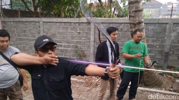 Ngabuburit Sambil Memanah Bareng Komunitas Garut Muslim Archery