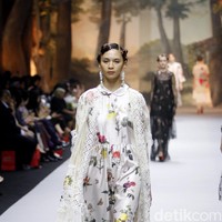 Fashion show koleksi spring/summer 2019 dari desainer Biyan Wanaatmadja di Ballroom Ritz Calton Pacific Place, Jakarta, Selasa [22/5/2018]. Foto: Mohammad Abduh/Wolipop