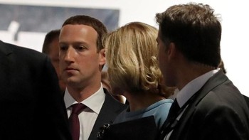 Ekspresi Zuck usai menjawab pertanyaan-pertanyaan. Audiensi ini lebih singkat, hanya 90 menit, dibandingkan dengan audiensi sebelumnya di depan Kongres Amerika Serikat yang berlangsung dua hari. Dan banyak pertanyaan yang tidak terjawab. (Foto: Reuters)