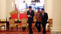 Sekedar informasi, Presiden Joko Widodo (Jokowi) telah menandatangani peraturan pemerintah (PP) yang mengatur pemberian THR dan gaji ke-13 bagi PNS dan pensiunan. Rencananya THR akan cair pada H-14 Lebaran.