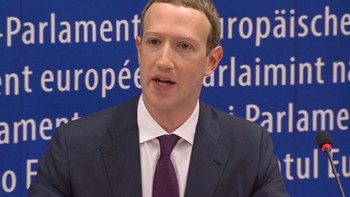 Ketika ditanya mengenai konsep bahwa Facebook tidak memiliki bias terhadap salah satu ide politik, Zuckerberg menjawab bahwa ucapan kebencian, teror dan kekerasan tidak memiliki tempat di layanan mereka. Kemudian ia menambahkan bahwa Facebook sedang mengembangkan alat berbasis AI untuk mengidentifikasi konten-konten dari ISIS.  (Foto: Reuters)