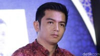 Namun semenjak pernikahannya dalam proses Nicky Tirta tidak di dapati mendatangi Pengadilan Negeri Jakarta. Foto: Palevi S/detikHOT