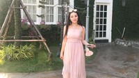 Gadis asal Papua, Levana Varraiza diketahui sempat berseteru dengan artis Lucinta Luna yang disebut mirip dengannya. Namun selain itu, Levana juga suka jalan-jalan (@levanavarraiza/Instagram)
