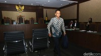 Jaksa mendakwa pengusaha tersebut telah melanggar UU dengan memberi uang sogokan kepada Wali Kota Kendari, Adriatma Dwi Putra dan Asrun (ayah Adriatma) sedikitnya Rp 2,7 miliar.