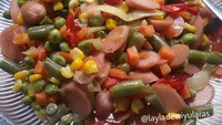 Sosis tumi sayuran ini termasuk hidangan yang kaya nutrisi lho. Lihat saja campurannya mulai sosis, jagung, buncis, wortel dan kacang polong. Foto : instagram @layladewiyularas
