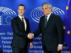 Mengintip Zuckerberg Dicecar Parlemen & Disambut Demo