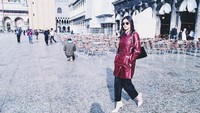 Biar pun liburan, Liza tetap nampak cantik dan modis. (lizasoberano/Instagram)