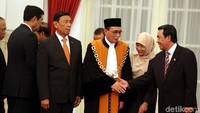 Sunarto juga mendapat ucapan selamat dari para undangan.