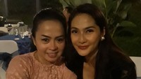 Keakraban Munaroh dengan para pemain seperti Maudy Kusnaedi yang berperan sebagai Zaenab. Dok.Instagram/maryati_tohir
