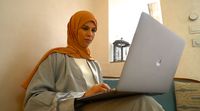 Tak Diizinkan Berhijab, Muslimah Prancis Ini Jadi Desainer 