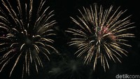 Pesta kembang api mewarnai pembukaan Jakarta Fair 2018.