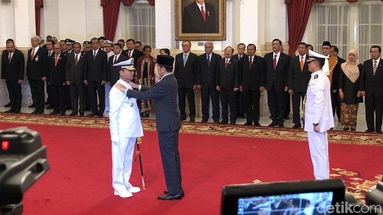 Jokowi Lantik Siwi Sukma Adji Jadi KSAL Gantikan Ade Supandi Jokowi Lantik Siwi Sukma Adji Jadi KSAL Gantikan Ade Supandi