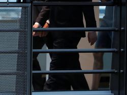 Mengintip Zuckerberg Dicecar Parlemen & Disambut Demo