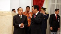 Menko Kemaritiman Luhut Binsar Panjaitan hadir dalam pengucapan sumpah jabatan tersebut.