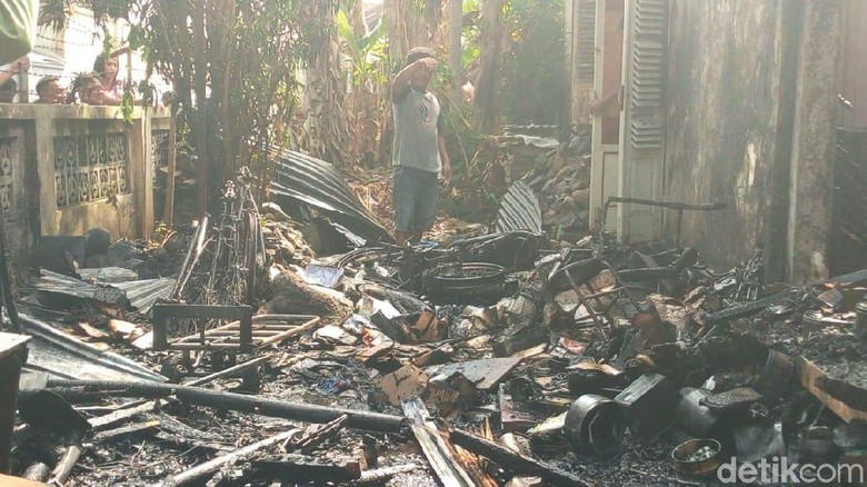 Berawal dari Bakar Sampah, Satu Rumah Ludes Terbakar di Solo Berawal dari Bakar Sampah, Satu Rumah Ludes Terbakar di Solo