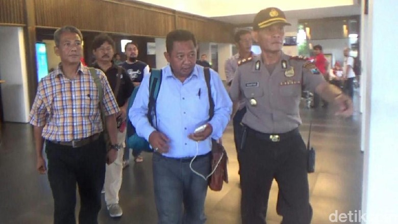 Anggota DPRD Banyuwangi Bantah Bercanda Soal Bom Saat di Bandara Anggota DPRD Banyuwangi Bantah Bercanda Soal Bom Saat di Bandara