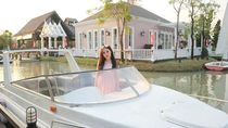 Foto: Liburannya Levana Varraiza yang Mirip Lucinta Luna Foto: Liburannya Levana Varraiza yang Mirip Lucinta Luna