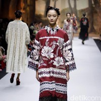 Fashion show koleksi spring/summer 2019 dari desainer Biyan Wanaatmadja di Ballroom Ritz Calton Pacific Place, Jakarta, Selasa [22/5/2018]. Foto: Mohammad Abduh/Wolipop