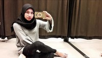 Ini adalah salahsatu dari tiga foto Iqbal berdandan perempuan yang beredar di medsos. Mempunyai suara yang cukup halus, membuat semua terkecoh, tak terkecuali polisi/Foto: Instagram