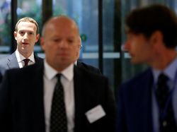 Mengintip Zuckerberg Dicecar Parlemen & Disambut Demo