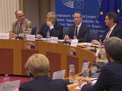 Lika Liku Zuckerberg, Dulu Pahlawan Kini Berperang