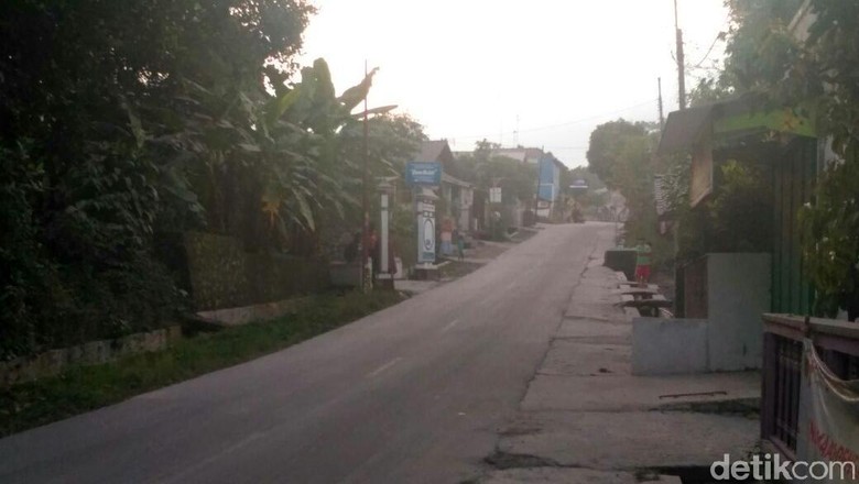 Merapi Erupsi Pagi Tadi, Arah Angin ke Barat Daya Merapi Erupsi Pagi Tadi, Arah Angin ke Barat Daya