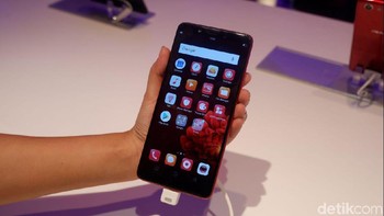 Kamera belakangnya 13 MP dengan aperture f/2.2. (Foto: detikINET/Adi Fida Rahman)