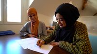 Tak Diizinkan Berhijab, Muslimah Prancis Ini Jadi Desainer 
