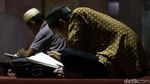 Menunggu Waktu Berbuka dengan Tadarus Alquran