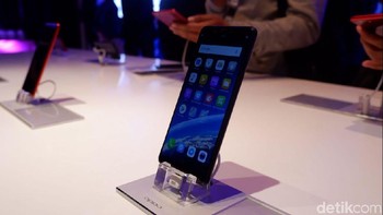 Oppo berkolaborasi dengan perusahaan kosmetik menghadirkan edisi khusus. (Foto: detikINET/Adi Fida Rahman)