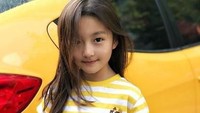 Kim Ha Eun, gadis cilik asal Korea Selatan menjadi sorotan karena paras cantiknya. Di usianya yang masih 8 tahun, ia sudah jadi model profesional.  Foto: Dok. Instagram/haeun_0425