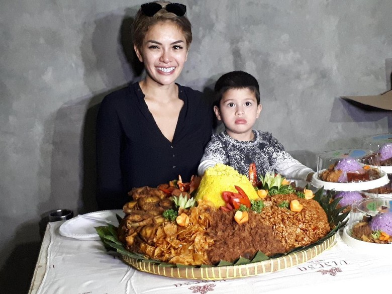 Nikita Mirzani Nyaris Gelontorkan Rp 10 M untuk Rumah Barunya Nikita Mirzani Nyaris Gelontorkan Rp 10 M untuk Rumah Barunya