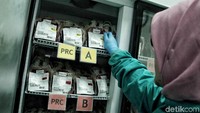 Menurut Kepala UTD (Unit Transfusi Darah) Dokter Ulfah Suryani pasokan kantong darah di PMI Jakarta Utara saat Ramadan dan jelang Lebaran masih aman.