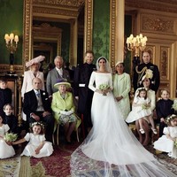 Fotografer Alexi Lubomirski kembali mendapatkan kepercayaan untuk mengabadikan momen spesial Pangeran Harry dan Meghan Markle.  Setelah foto pertunangan, ia diminta lagi memotret untuk foto resmi pernikahan sejoli ini. (Foto: Instagram/Kensington Palace)