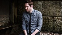 Siapa yang tak mengenal Adam Young dari Owl City yang nyentrik ini? Ia pernah menyebutkan bahwa ia memiliki sindrom Aspergers dan menyebut dirinya pemalu dan sangat tertutup. (Foto: Instagram/owlcityofficial)